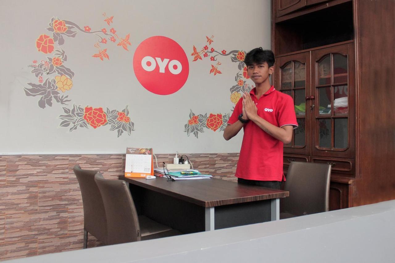 Oyo 121 Rumah Ayub Syariah Hotel Jacarta Exterior foto